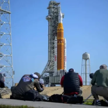 artemis-ii-la-nasa-inicia-el-historico-regreso-a-la-luna-manana-74dd0d79-focus-0-0-896-504