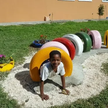 inauguran-parque-infantil-b-happy-disencc83ado-con-llantas-recicladas2