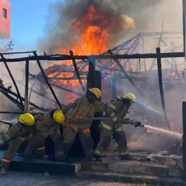 incendio-afecta-discoteca-la-canelilla-en-veron-697984cb-focus-0-0-896-504