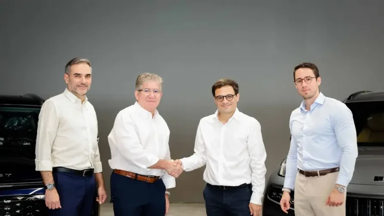 1--alfredo-cabrero-kiko-cabrera-sebastien-proux-hector-munoz-cb9ad80d-focus-min0.23-0.22-896-504