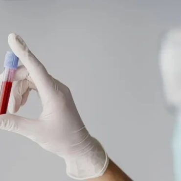 back-view-doctor-holding-blood-sample-07a7029f-focus-min0.5-0.27-896-504