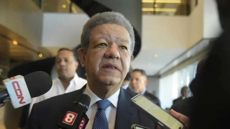 leonel-fernandez-destaca-la-inteligencia-artificial-en-salud-publica-d48e479b-focus-min0.07-0.15-1200-675