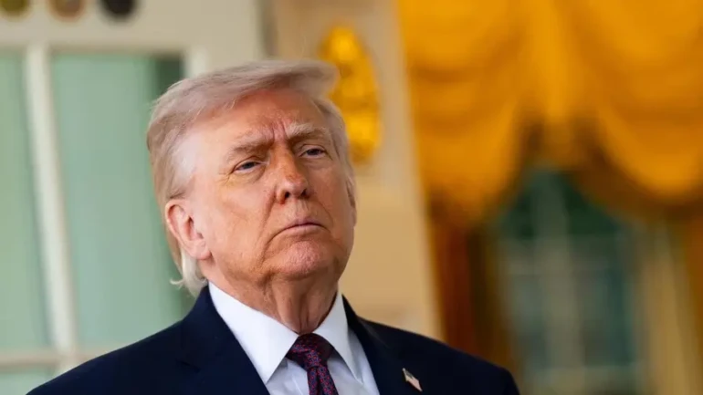 trump-mcd-efe-16d3d255121182ef38cbfef624fc77612a18501bw-d2b6b356-focus-min0.18-0.25-896-504